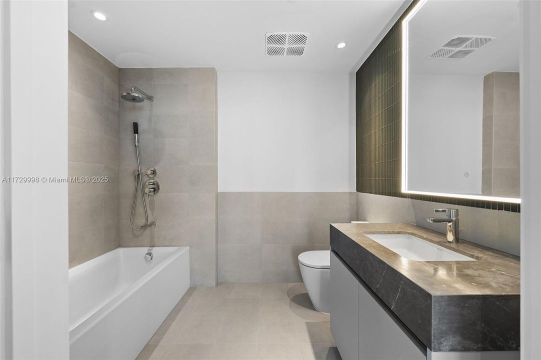 На продажу: $3,650,000 (2 спален, 2 ванн, 1434 Квадратных фут)