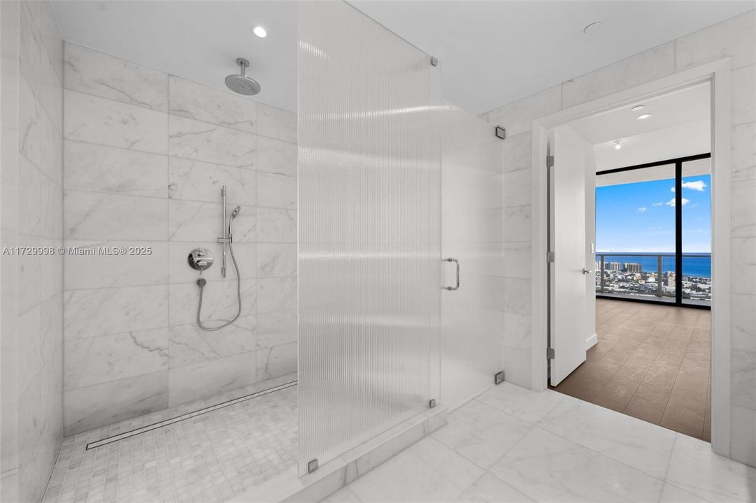 На продажу: $3,650,000 (2 спален, 2 ванн, 1434 Квадратных фут)