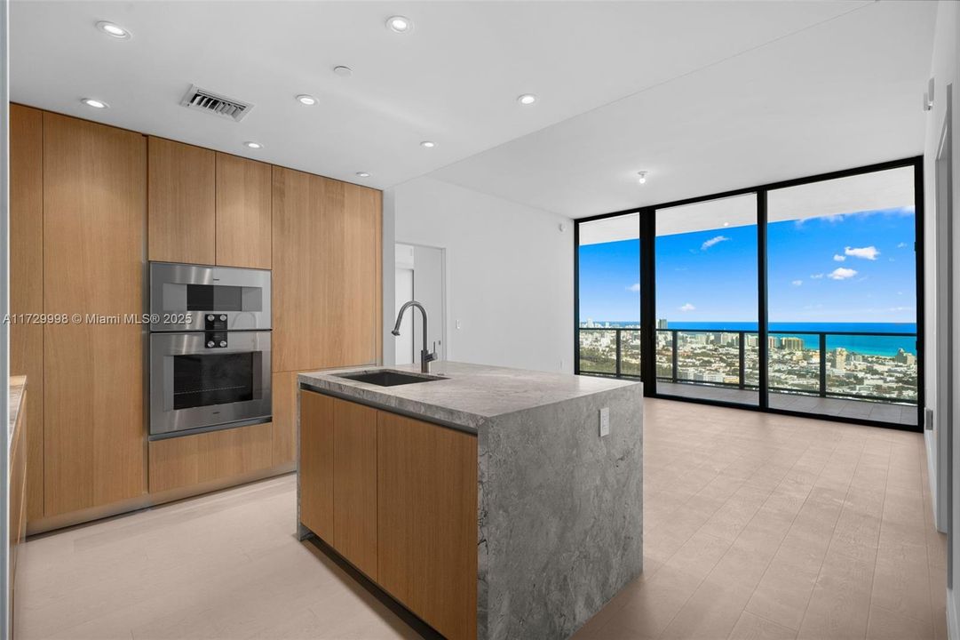 На продажу: $3,650,000 (2 спален, 2 ванн, 1434 Квадратных фут)