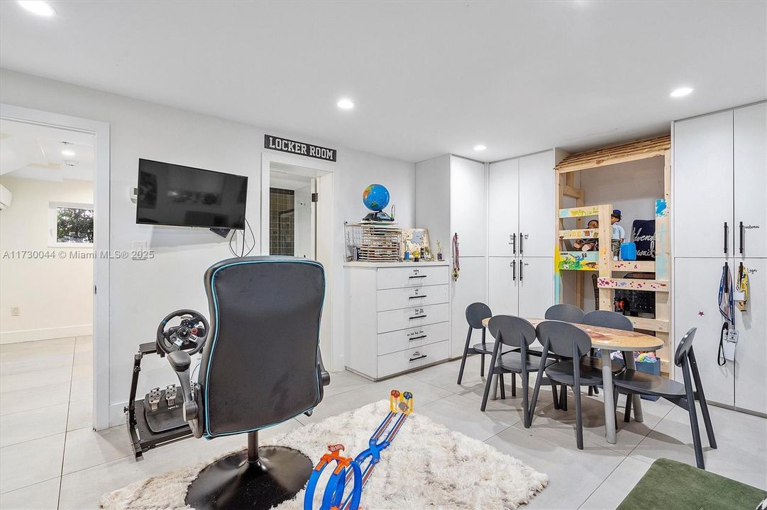 For Sale: $3,950,000 (5 beds, 5 baths, 3193 Square Feet)