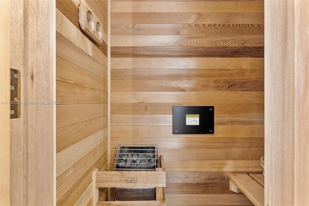 For Sale: $3,950,000 (5 beds, 5 baths, 3193 Square Feet)