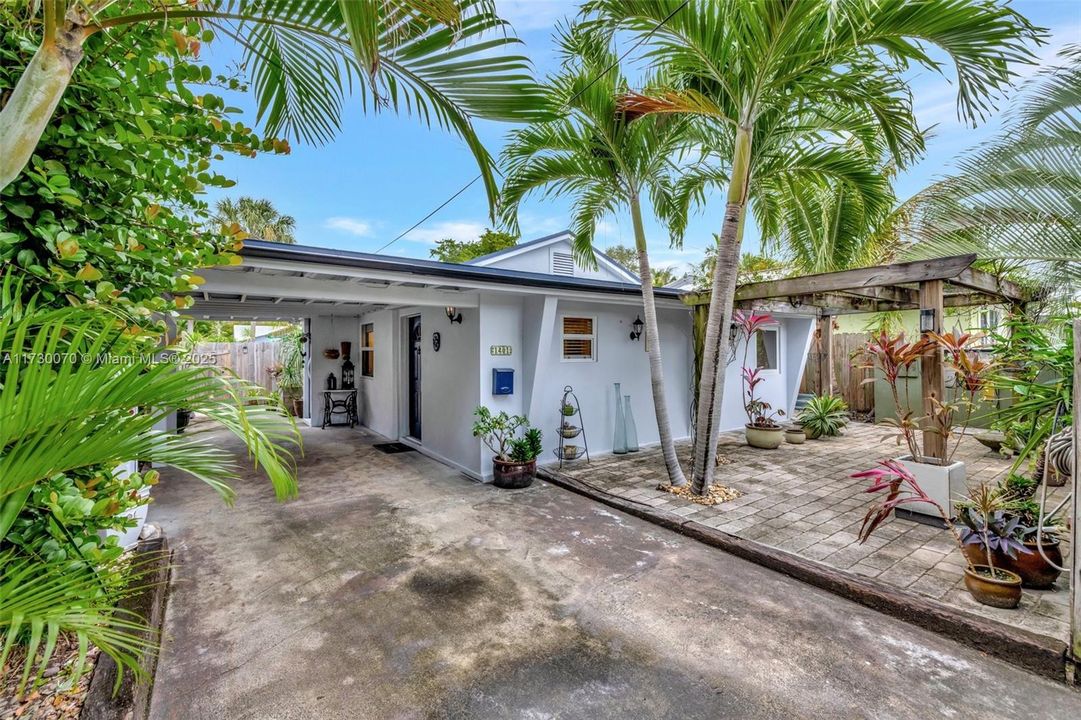 For Sale: $730,000 (3 beds, 2 baths, 1360 Square Feet)