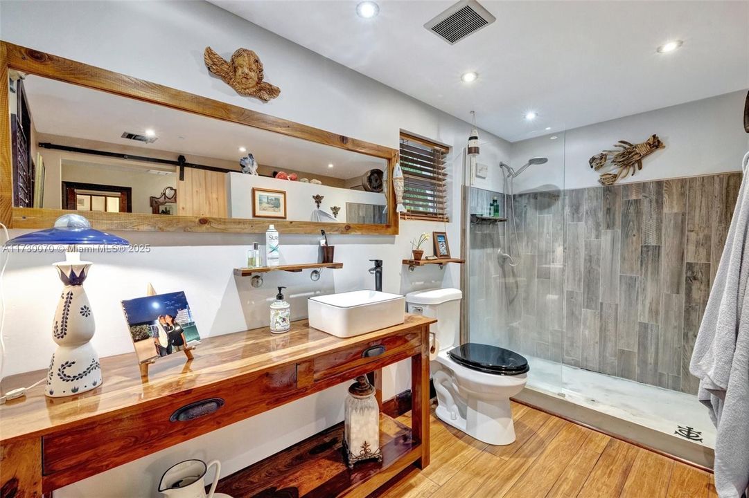 For Sale: $730,000 (3 beds, 2 baths, 1360 Square Feet)