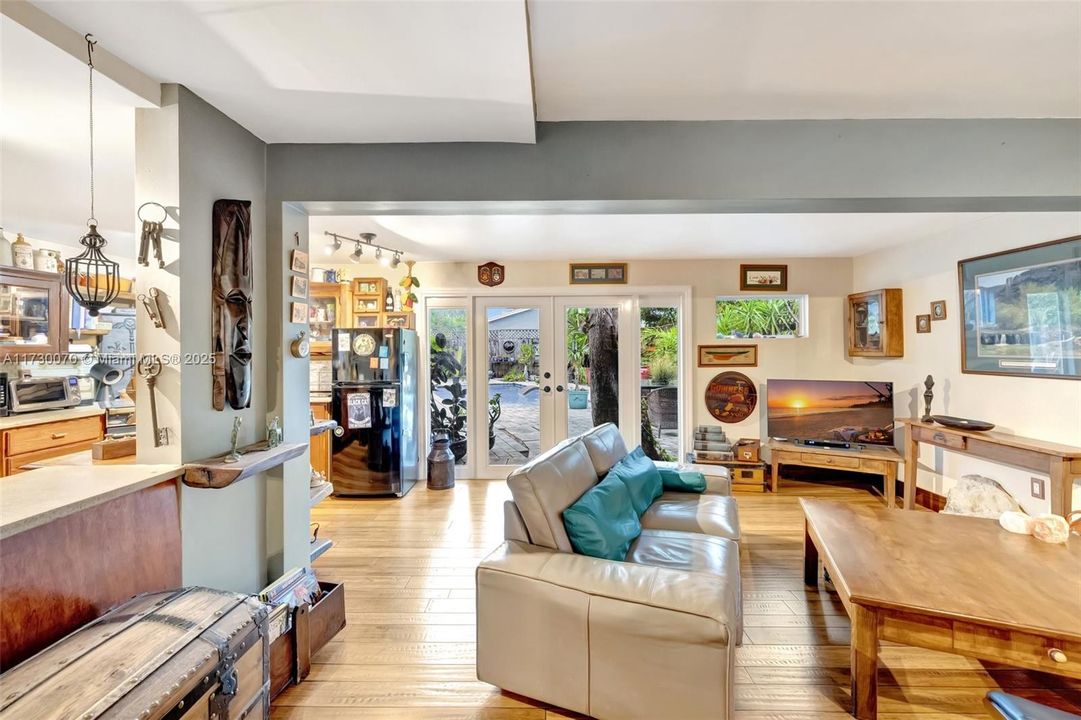 For Sale: $730,000 (3 beds, 2 baths, 1360 Square Feet)