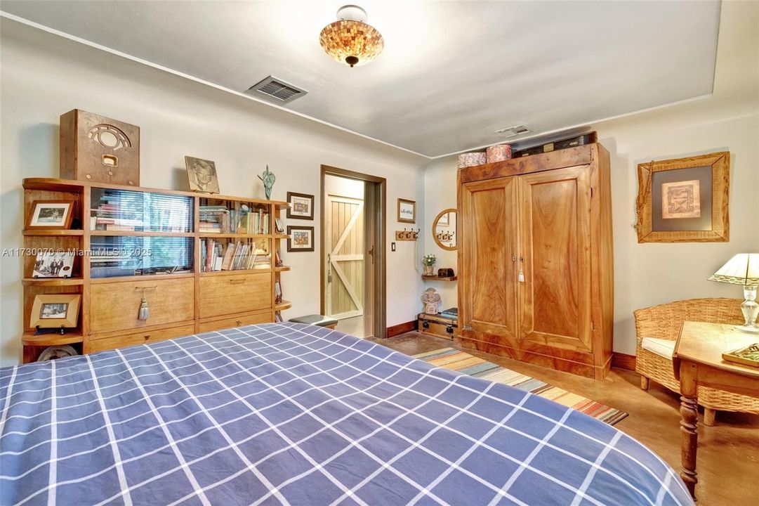 For Sale: $730,000 (3 beds, 2 baths, 1360 Square Feet)