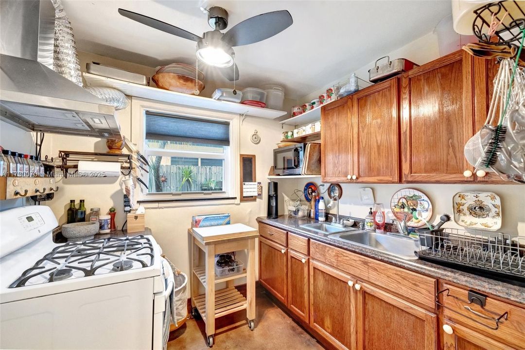 For Sale: $730,000 (3 beds, 2 baths, 1360 Square Feet)