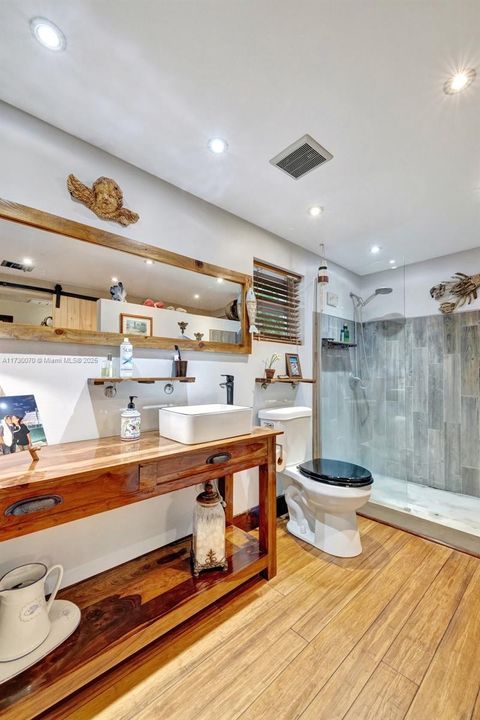 For Sale: $730,000 (3 beds, 2 baths, 1360 Square Feet)