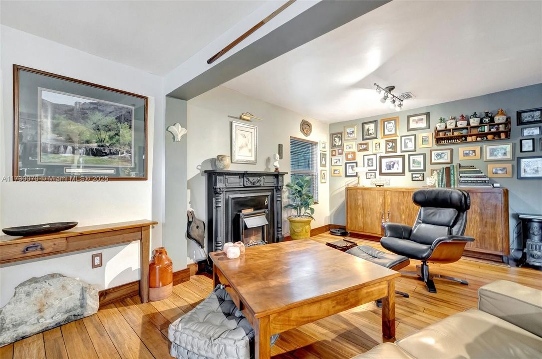 For Sale: $730,000 (3 beds, 2 baths, 1360 Square Feet)