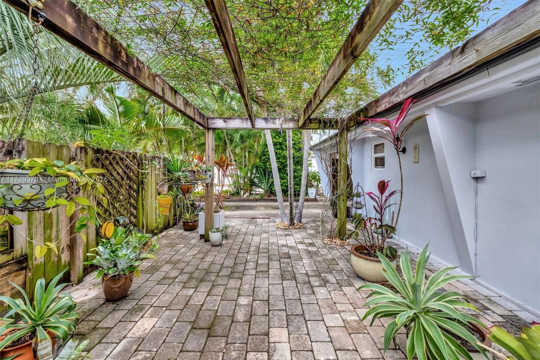 For Sale: $730,000 (3 beds, 2 baths, 1360 Square Feet)