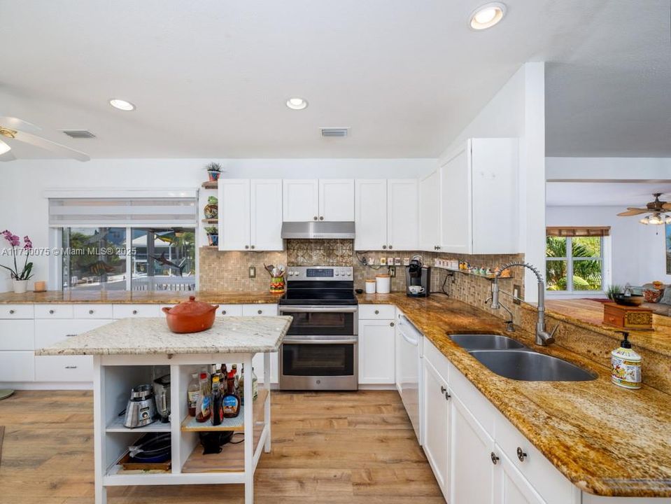 Recently Sold: $1,290,000 (3 beds, 3 baths, 2168 Square Feet)