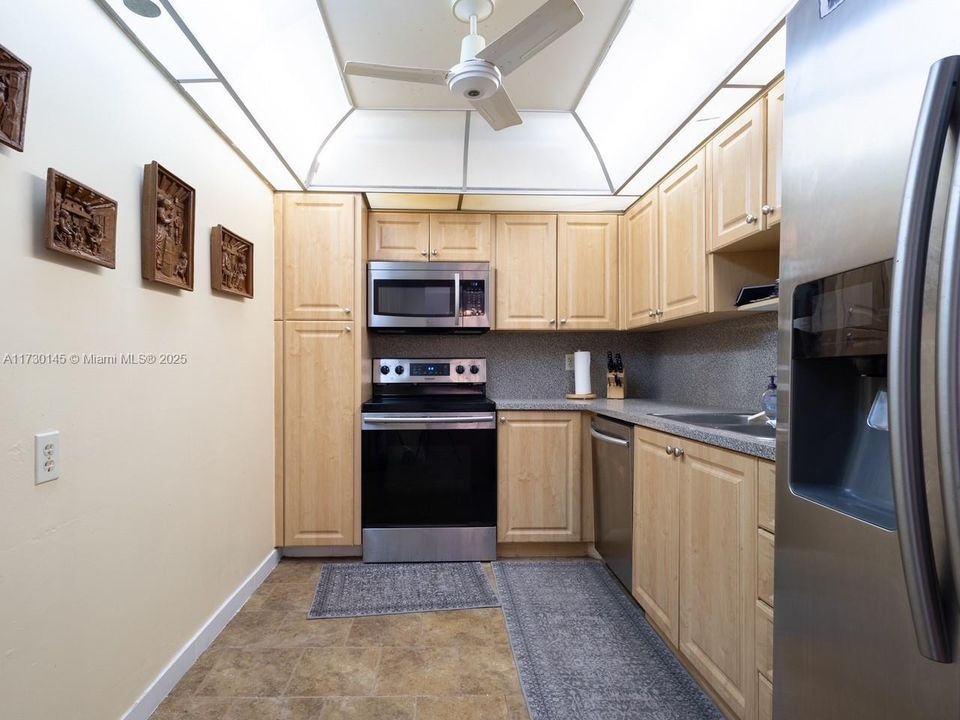 Activo con contrato: $140,000 (2 camas, 2 baños, 1100 Pies cuadrados)