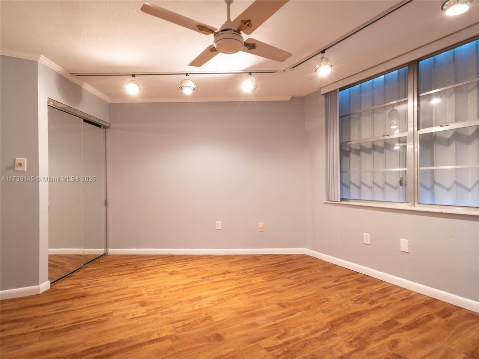 Activo con contrato: $140,000 (2 camas, 2 baños, 1100 Pies cuadrados)