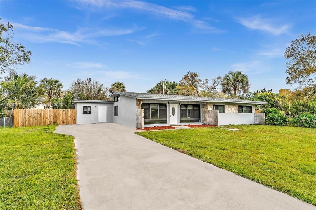 Recently Rented: $2,950 (3 beds, 3 baths, 2051 Square Feet)