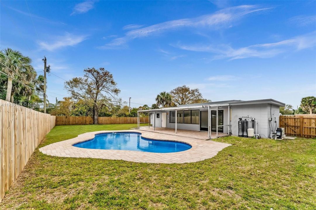 Recently Rented: $2,950 (3 beds, 3 baths, 2051 Square Feet)