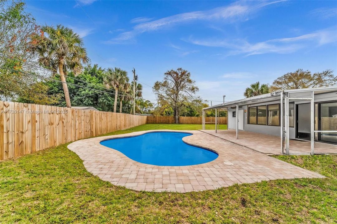 Recently Rented: $2,950 (3 beds, 3 baths, 2051 Square Feet)