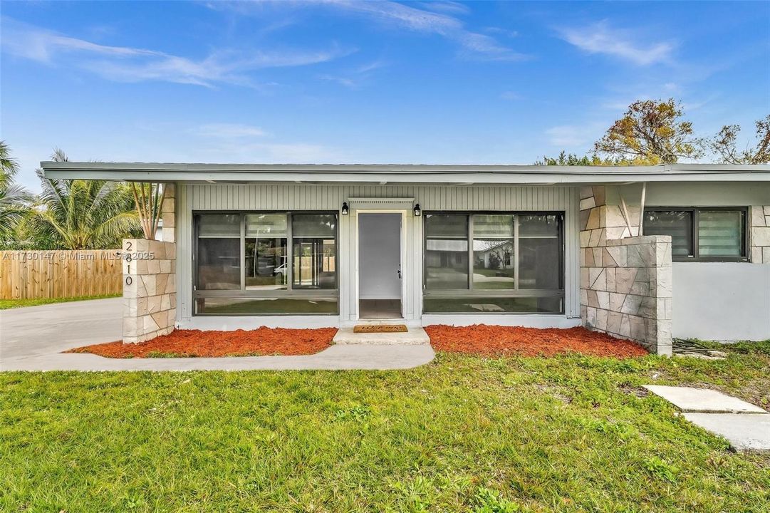 Recently Rented: $2,950 (3 beds, 3 baths, 2051 Square Feet)