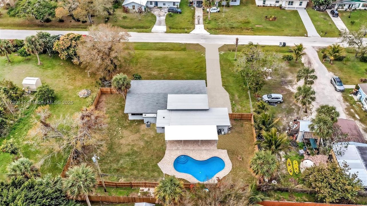Recently Rented: $2,950 (3 beds, 3 baths, 2051 Square Feet)