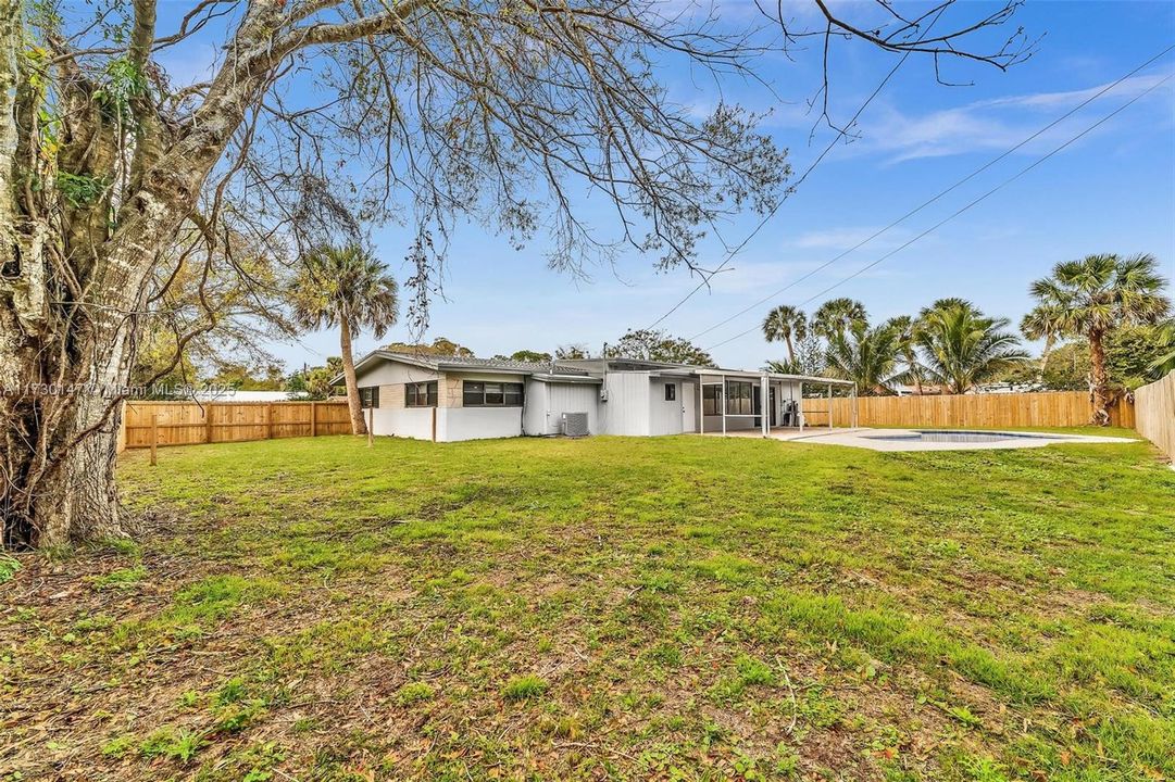 Recently Rented: $2,950 (3 beds, 3 baths, 2051 Square Feet)