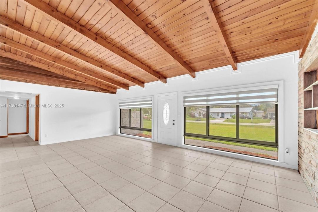 Recently Rented: $2,950 (3 beds, 3 baths, 2051 Square Feet)