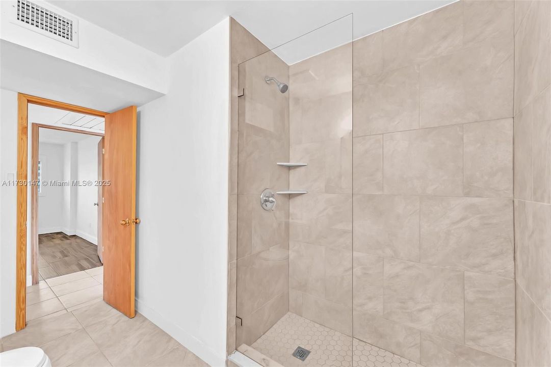 Recently Rented: $2,950 (3 beds, 3 baths, 2051 Square Feet)