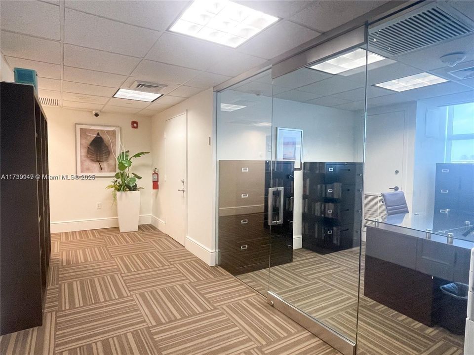 待售: $1,089,000 (2 贝兹, 2 浴室, 1078 平方英尺)