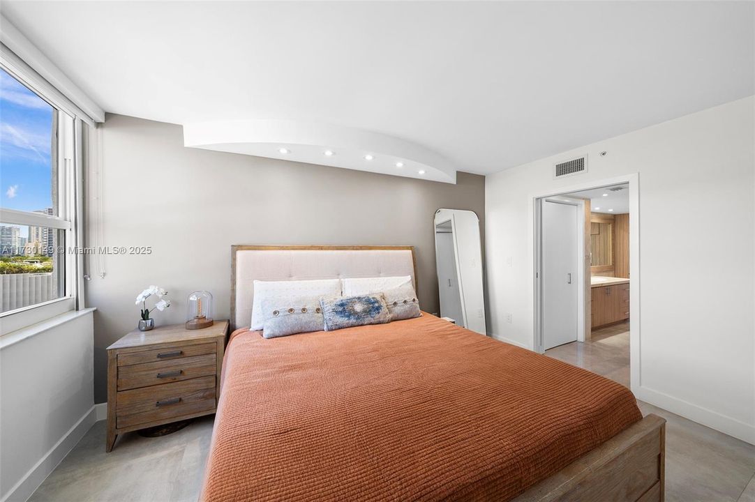 待售: $1,089,000 (2 贝兹, 2 浴室, 1078 平方英尺)