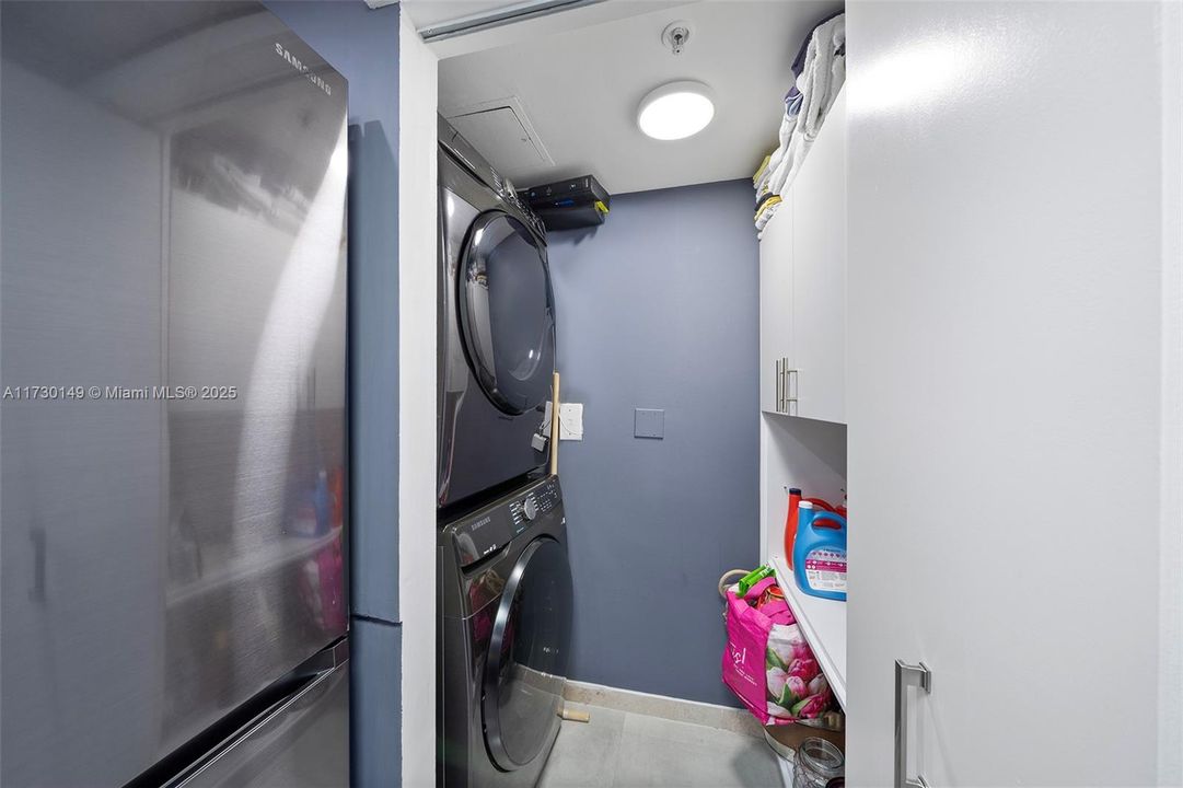 待售: $1,089,000 (2 贝兹, 2 浴室, 1078 平方英尺)