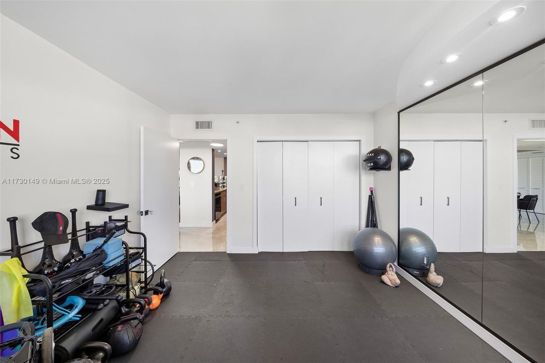 待售: $1,089,000 (2 贝兹, 2 浴室, 1078 平方英尺)