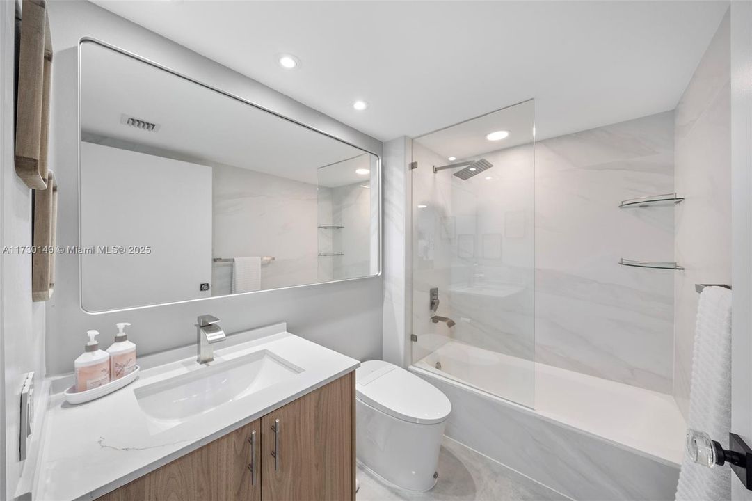 待售: $1,089,000 (2 贝兹, 2 浴室, 1078 平方英尺)