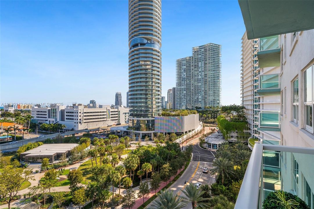 待售: $1,089,000 (2 贝兹, 2 浴室, 1078 平方英尺)