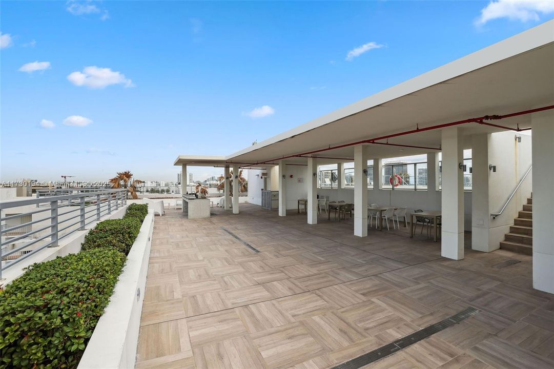 For Sale: $690,000 (2 beds, 2 baths, 1321 Square Feet)