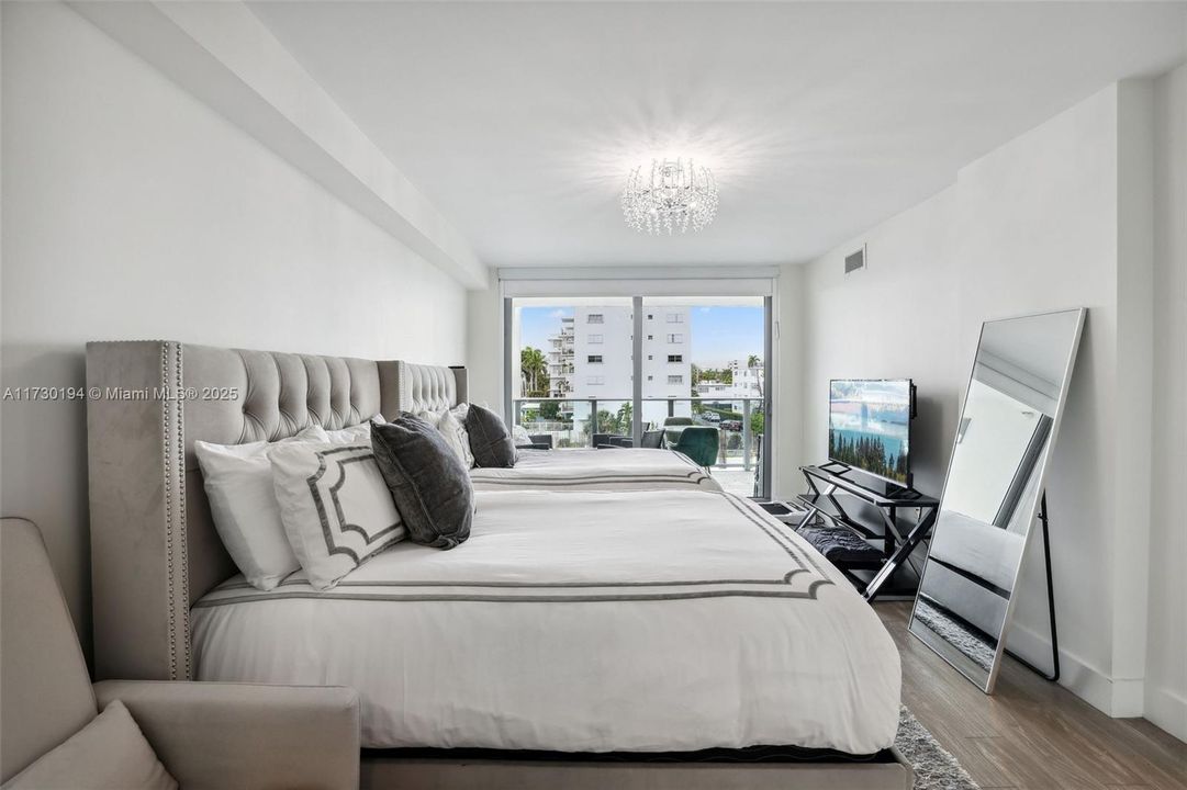 For Sale: $690,000 (2 beds, 2 baths, 1321 Square Feet)