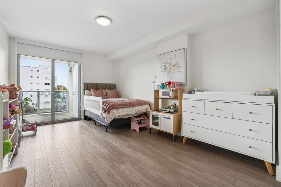 For Sale: $690,000 (2 beds, 2 baths, 1321 Square Feet)