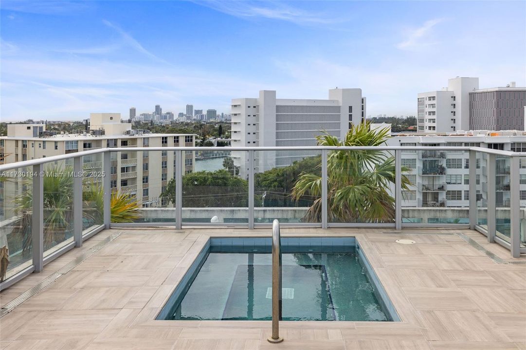 For Sale: $690,000 (2 beds, 2 baths, 1321 Square Feet)