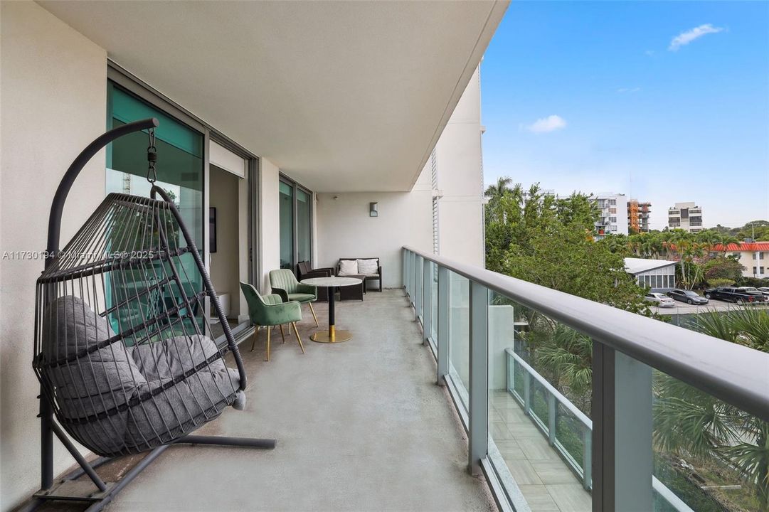 For Sale: $690,000 (2 beds, 2 baths, 1321 Square Feet)