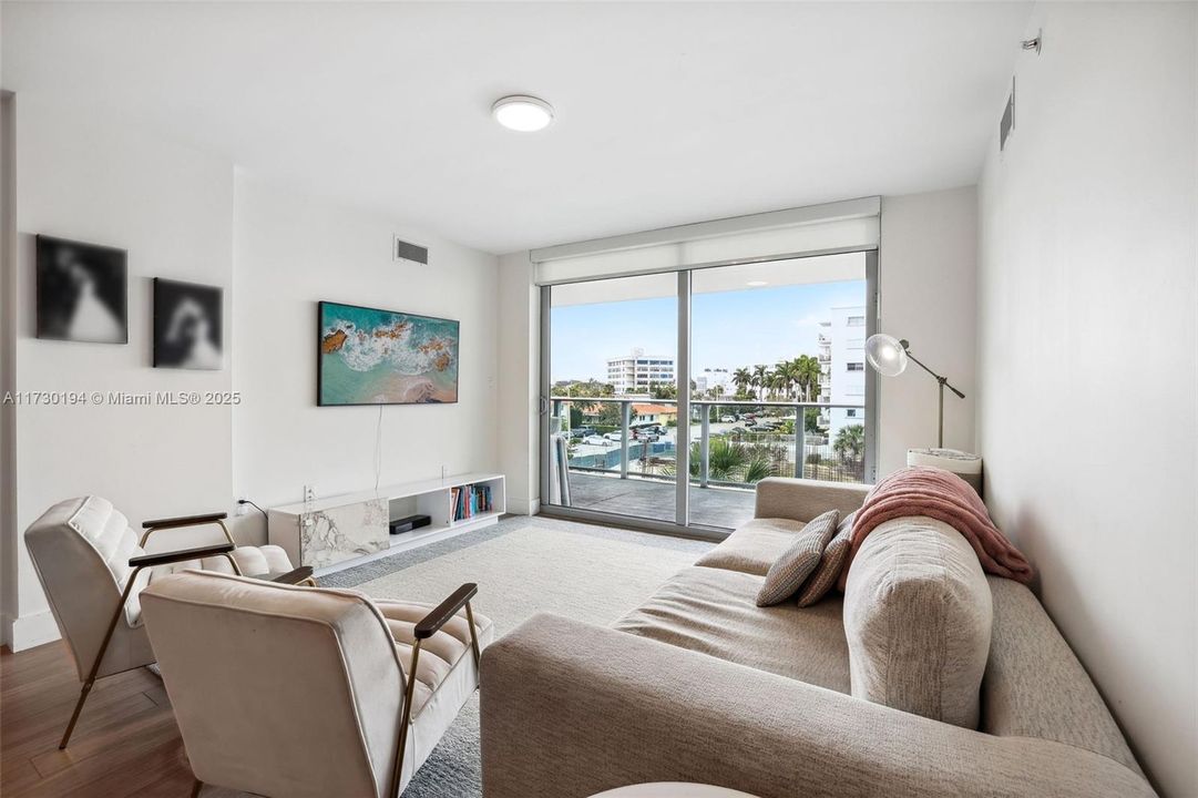 For Sale: $690,000 (2 beds, 2 baths, 1321 Square Feet)