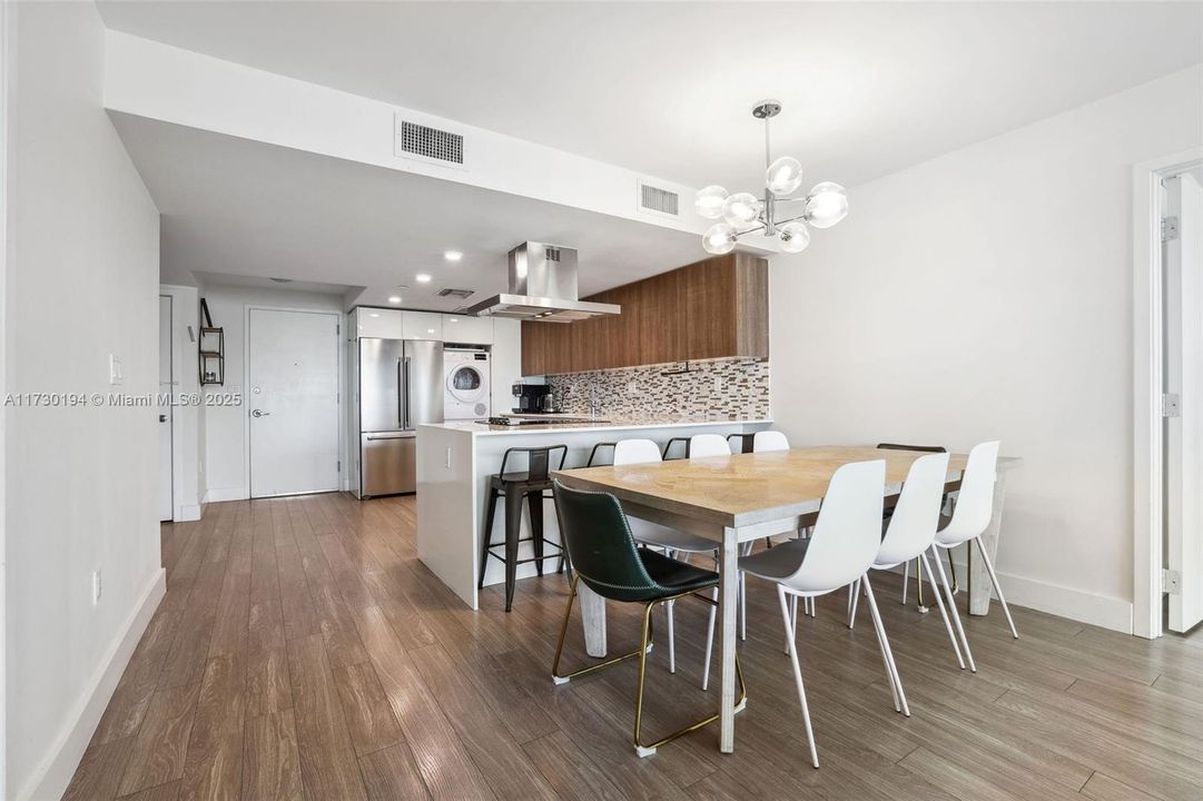 For Sale: $690,000 (2 beds, 2 baths, 1321 Square Feet)