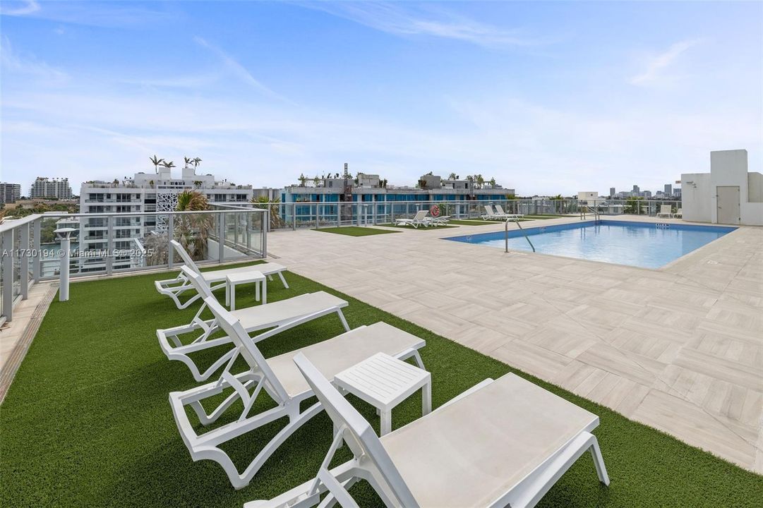 For Sale: $690,000 (2 beds, 2 baths, 1321 Square Feet)