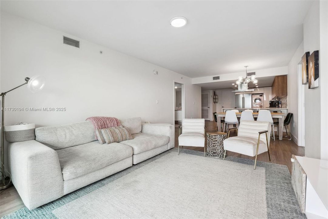 For Sale: $690,000 (2 beds, 2 baths, 1321 Square Feet)