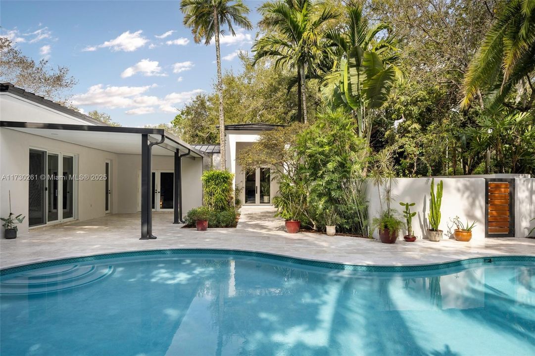 Vendido Recientemente: $4,295,000 (4 camas, 3 baños, 3879 Pies cuadrados)