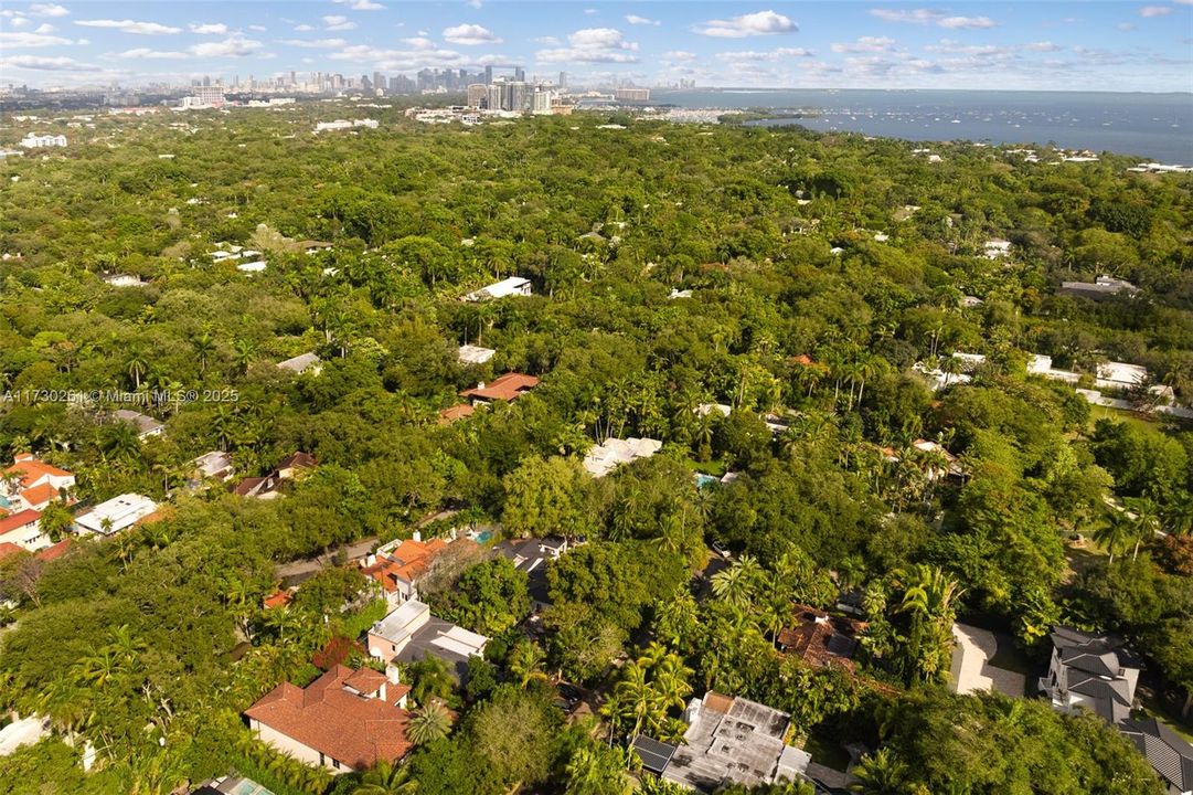 Vendido Recientemente: $4,295,000 (4 camas, 3 baños, 3879 Pies cuadrados)