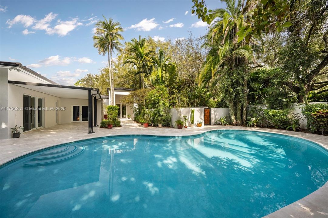 Vendido Recientemente: $4,295,000 (4 camas, 3 baños, 3879 Pies cuadrados)