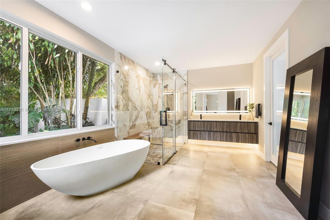 Vendido Recientemente: $4,295,000 (4 camas, 3 baños, 3879 Pies cuadrados)