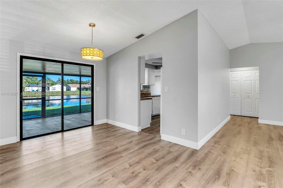 Recently Sold: $520,000 (3 beds, 2 baths, 1576 Square Feet)