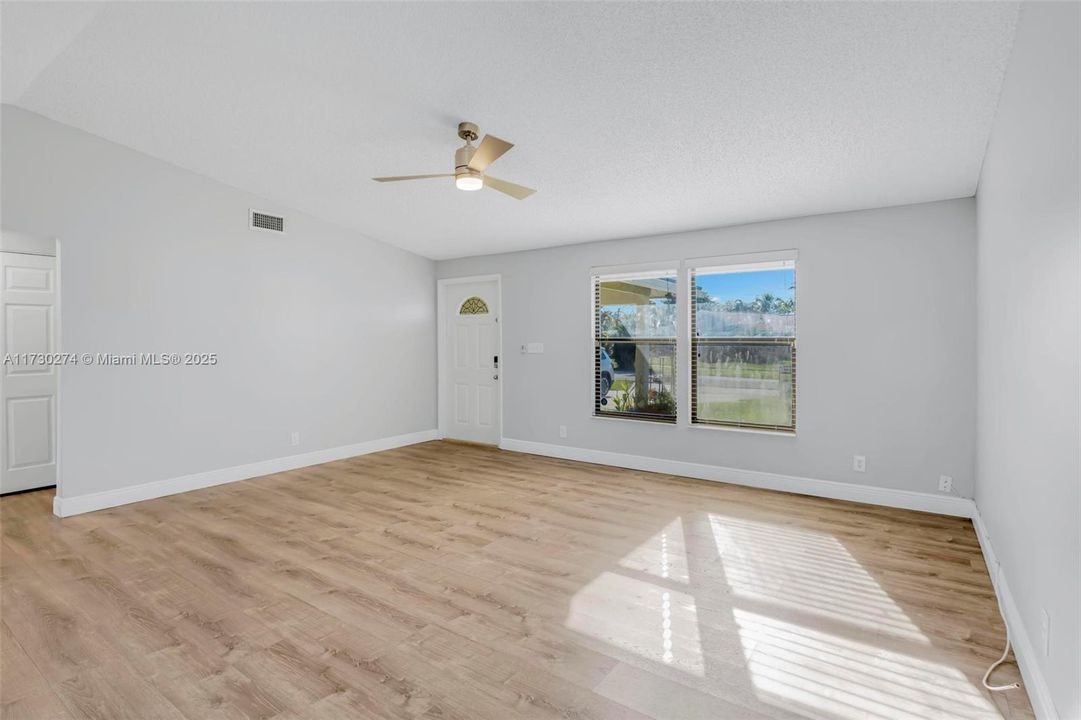 Recently Sold: $520,000 (3 beds, 2 baths, 1576 Square Feet)