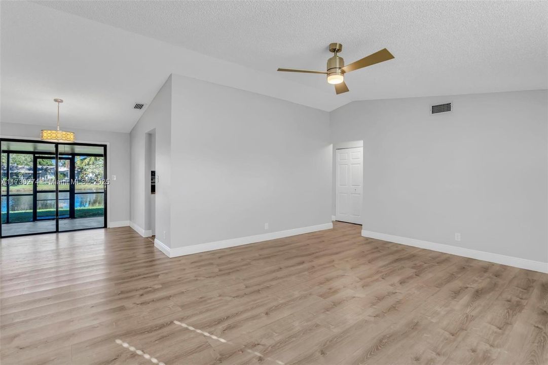 Recently Sold: $520,000 (3 beds, 2 baths, 1576 Square Feet)