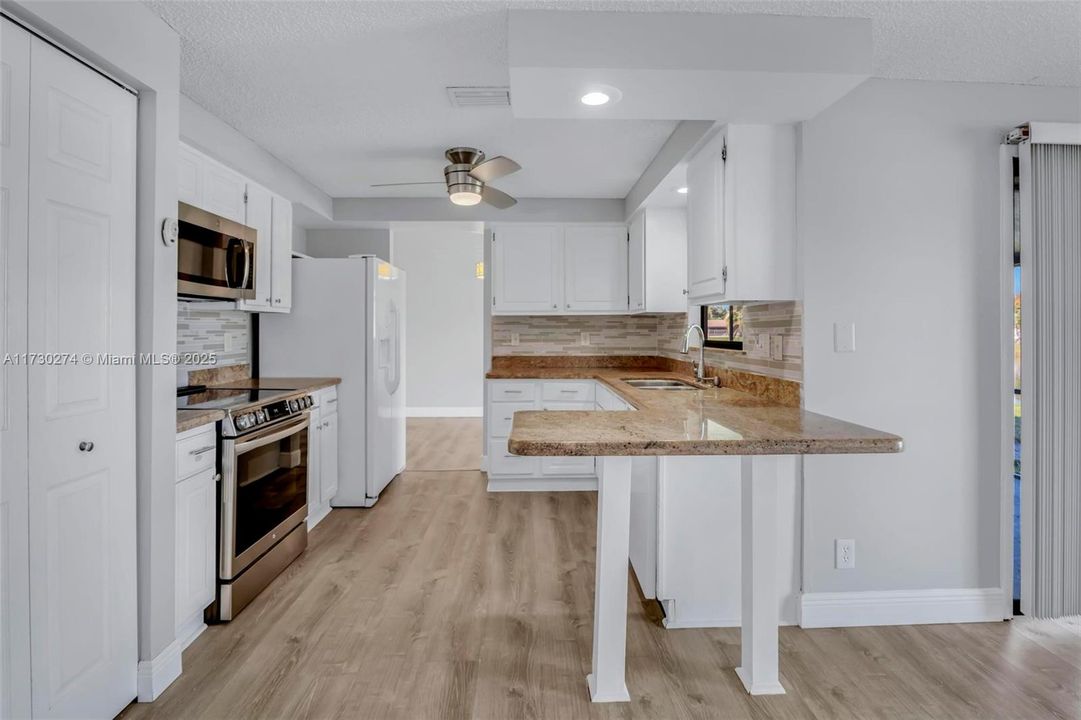 Recently Sold: $520,000 (3 beds, 2 baths, 1576 Square Feet)