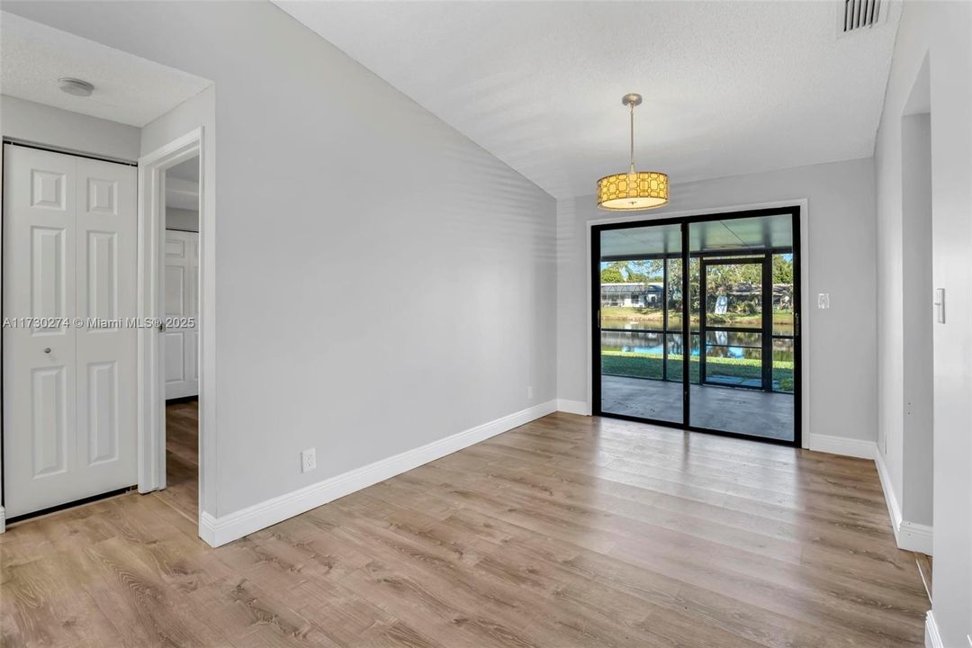 Recently Sold: $520,000 (3 beds, 2 baths, 1576 Square Feet)