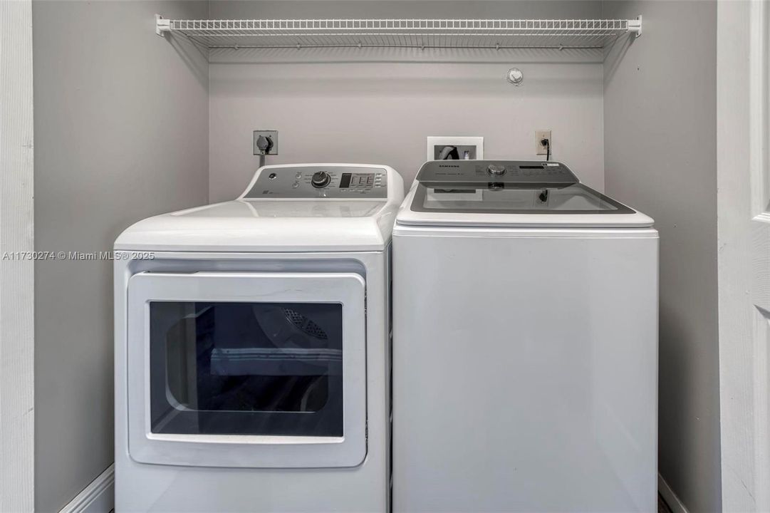 Recently Sold: $520,000 (3 beds, 2 baths, 1576 Square Feet)