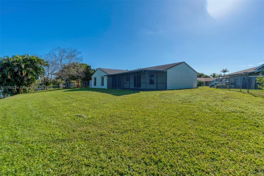 Recently Sold: $520,000 (3 beds, 2 baths, 1576 Square Feet)